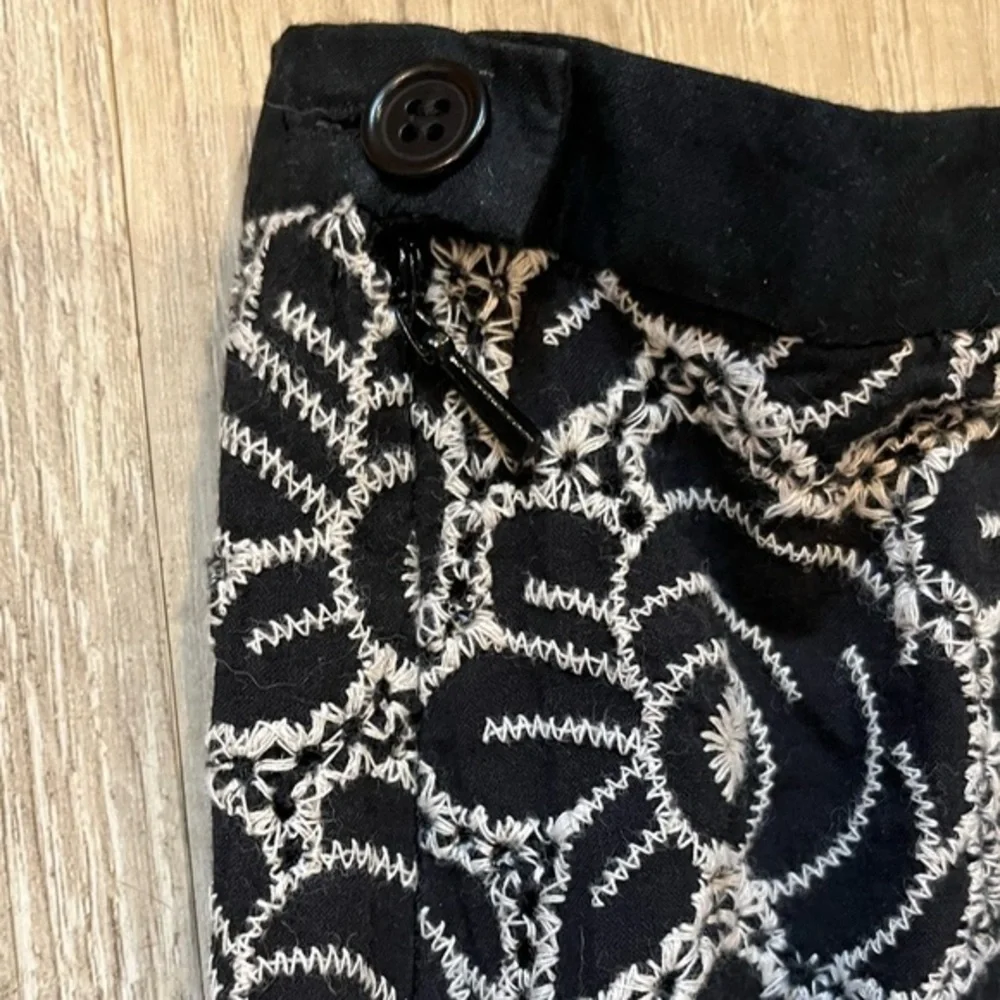 Max Studio Black Skirt With White Embroidery Size 10 100% Cotton - Picture 9 of 10